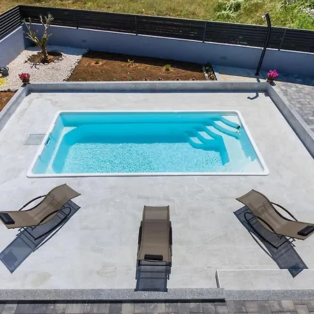 Tonka Vila